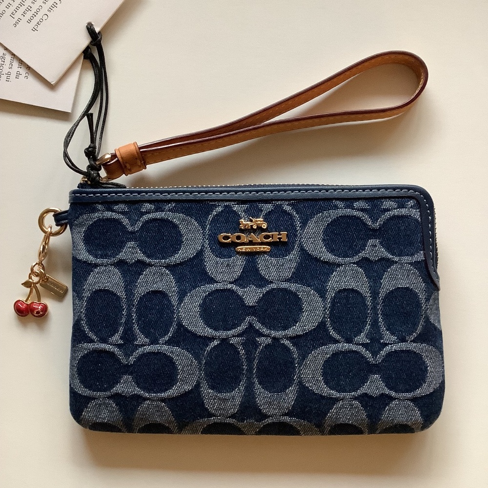🎁 Coach CHERRY CHARM Corner Zip Wristlet CZ452 Signature Denim & Leather NWT